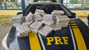 PRF apreende milhares de ampolas de medicamentos emagrecedores durante fiscalização na Bahia