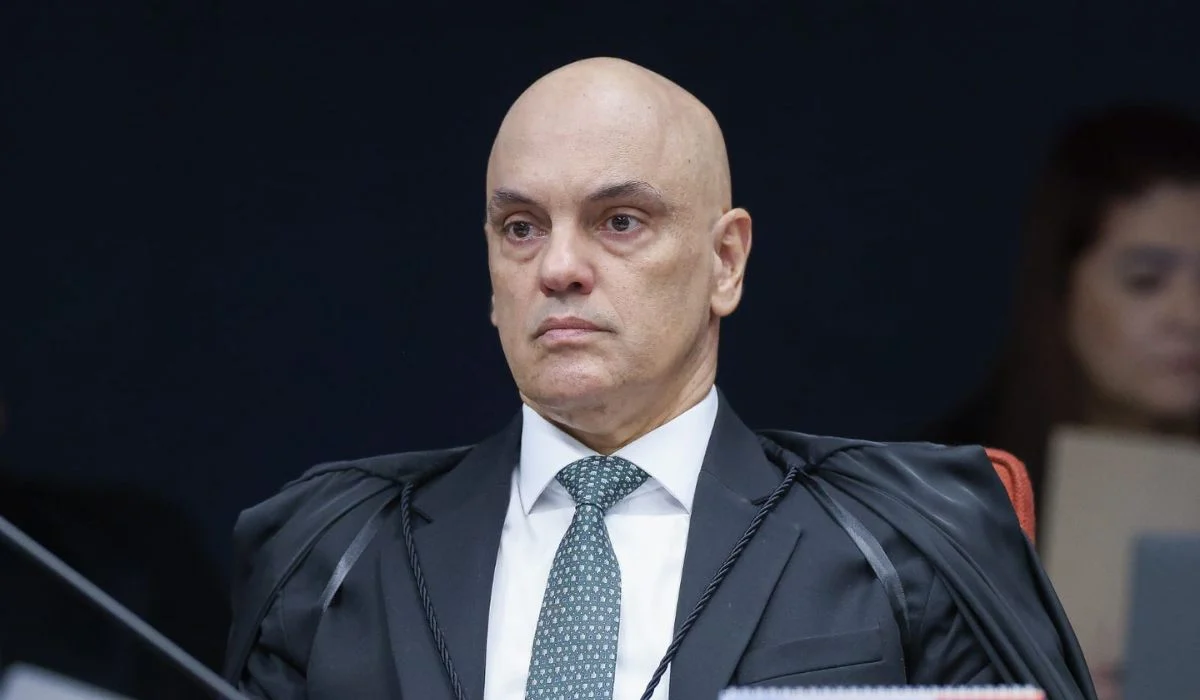 Alexandre de Moraes alerta candidatos que utilizarem IA para divulgar informações falsas nas eleições 2026