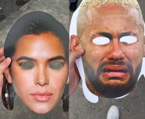 Torcida do Vasco usa máscaras de Bruna Marquezine para provocar Neymar Jr.