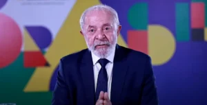 Lula pede fim de “taxa das blusinhas” criada durante seu próprio governo