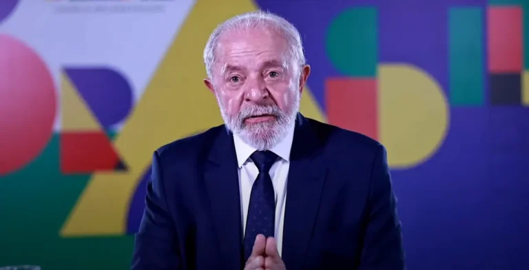 Lula pede fim de “taxa das blusinhas” criada durante seu próprio governo