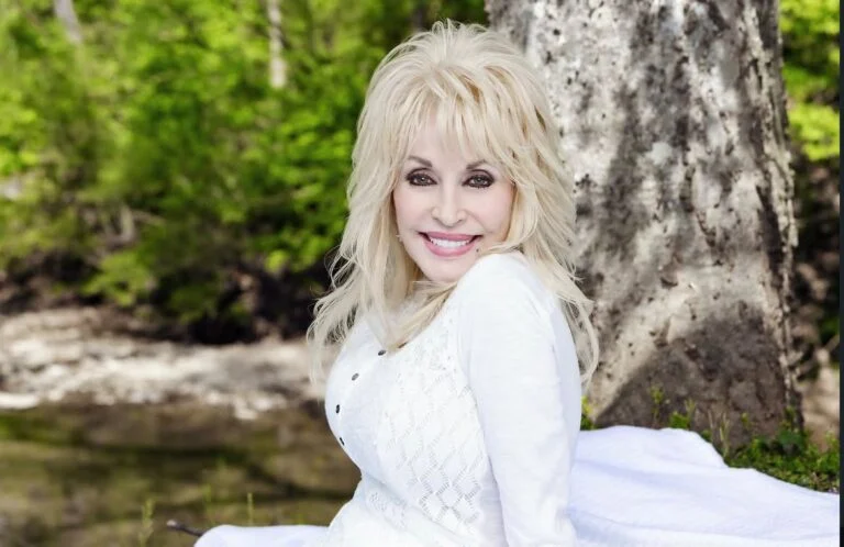Ícone da música country e do cinema, Dolly Parton m*rre aos 80 anos e deixa legado de mais de seis décadas