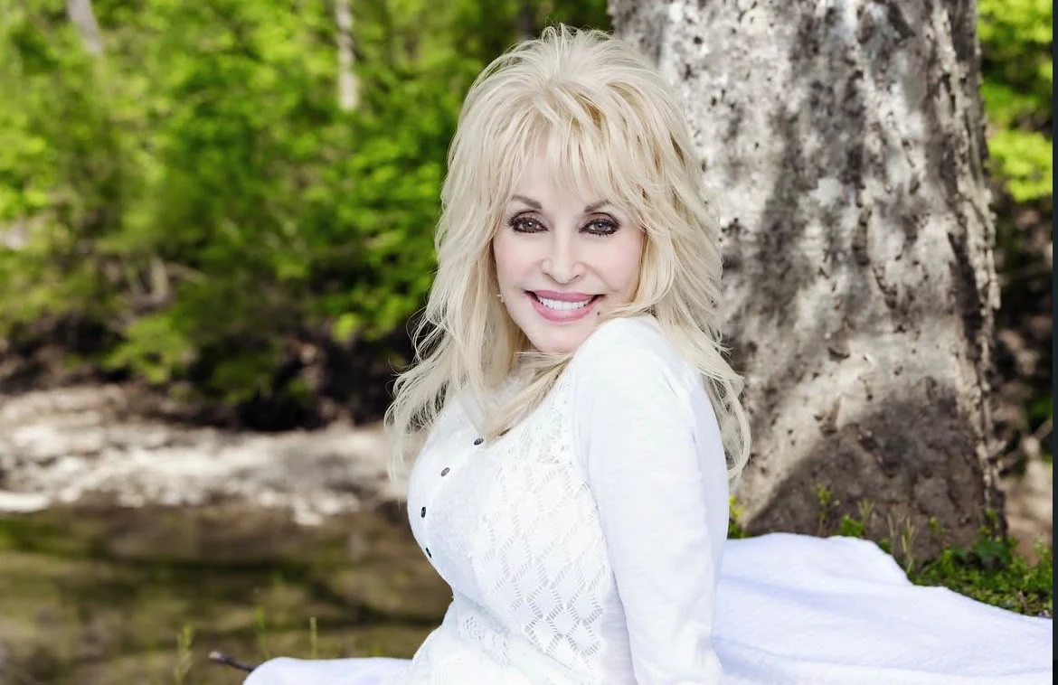 Ícone da música country e do cinema, Dolly Parton m*rre aos 80 anos e deixa legado de mais de seis décadas