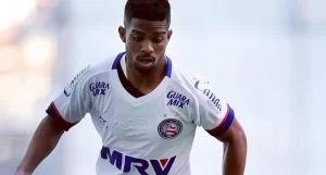 Ex jogador do Bahia entra na mira de operação contra organização criminosa e residência é alvo de busca e apreensão