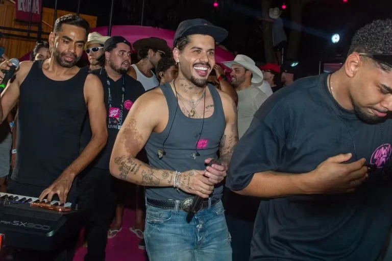 Zé Felipe é criticado nas redes após cantar com autotune em show em Barretos; vídeo viraliza