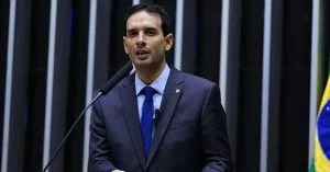 Léo Prates aborda fim da escala 6×1 durante participação no Alô Juca desta sexta