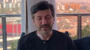 Lito se emociona durante bordão e desabafa sobre doença: “Preciso ser forte”