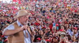 Lula muda roteiro de última hora e deve passar pela Liberdade em visita à Bahia nesta sexta