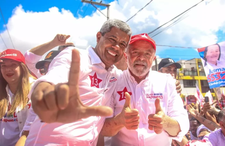 Viralizou: Motorista busca carro 0 km e chama atenção ao chegar com jingle de Lula e Jerônimo