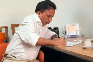 Cantor e candidato a deputado federal, Manoel Gomes propõe criação da “Bolsa Caneta Azul”; entenda proposta