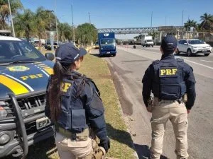 Tragédia: homem de 69 anos morre após carro bater de frente com ônibus em BR 116 na Bahia