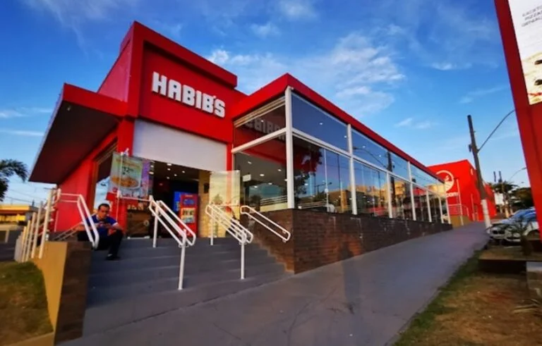 Grupo dono do Habib’s pede recuperação judicial após acumular dívida de R$ 265 milhões