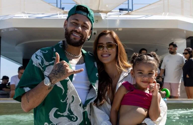 Bruna Biancardi mostra passeio da família em novo iate milionário de Neymar