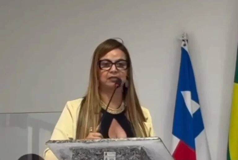 Vereadora Débora Reis detona secretário de Infraestrutura de Itaparica: “Se eu tivesse a caneta, Téo seria um dos meus exoner