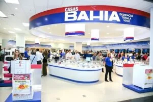 Casas Bahia prevê demissões e fechamentos de lojas após dívidas bilionárias