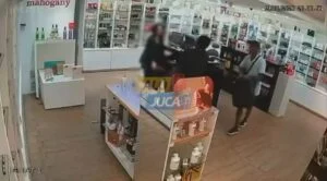 Loja de perfumes é assaltada no Shopping da Bahia e criminosos fazem a limpa no estabelecimento; veja momento