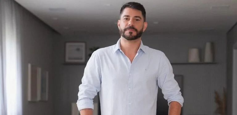 Evaristo Costa surpreende ao anunciar que produzirá conteúdo adulto: “Sou dono das minhas escolhas”