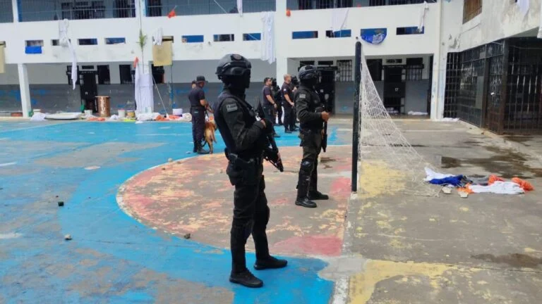 Operação que combate à comunicação ilícita em unidades prisionais do sul e extremo sul da Bahia mobiliza 39 policiais