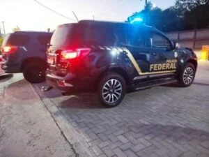 Operação da PF mira esquema de fraude em importações e cumpre mandados em Salvador