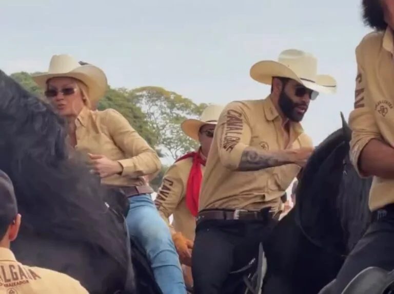 Cavalo se assusta com multidão e protagoniza momento tenso em evento de Gusttavo Lima