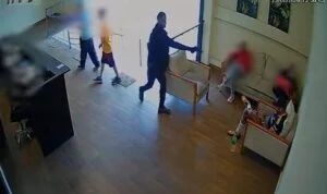 Homem é assass*nado com 16 tiros em academia e ataque causa pânico no local; veja momento