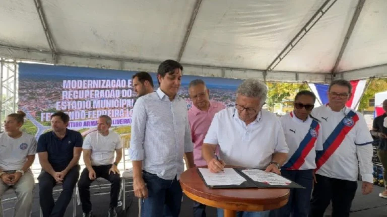 Caetano assina TAC para reforma de estádio em Camaçari e destaca importância: “Melhorar a vida da nossa gente”