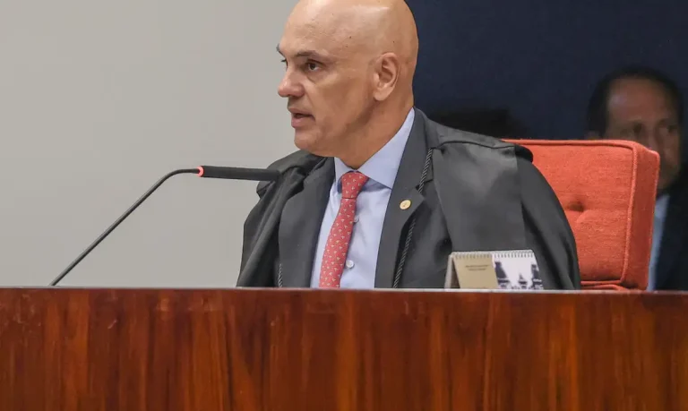 PF revela 52 mensagens de Vorcaro a Moraes antes da prisão do banqueiro