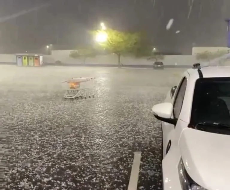 Chuva de granizo e ventania forte assustam moradores no sudoeste da Bahia e imagens chamam atenção