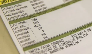 Aneel anuncia que conta de luz terá bandeira verde em outubro e não terá cobrança adicional