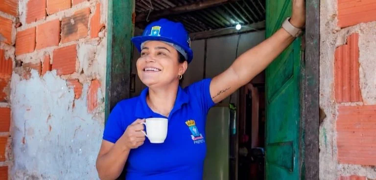 Débora Regis expõe dificuldades encontradas no início da gestão e dispara contra críticas: “Beijinho no ombro”