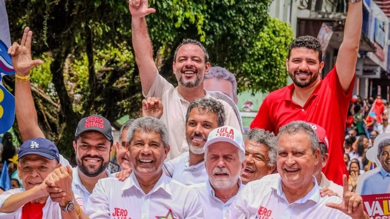 ”A Bahia não aceita o retorno do Carlismo”, afirma Lucas Reis ao lado do Time de Lula, em Valença