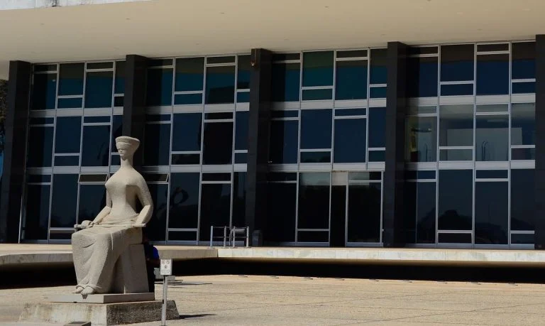 Ministro André Mendonça afasta chefe da PF, e STF forma maioria para manter decisão; saiba o motivo