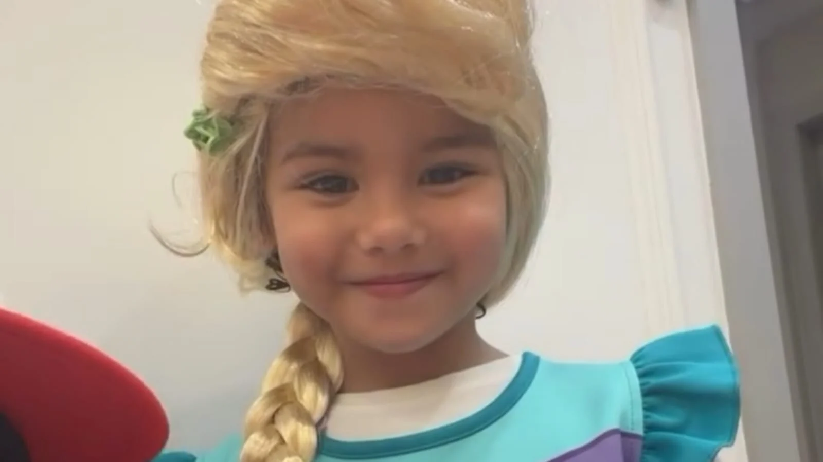 Neymar encanta web ao mostrar Mavie fantasiada e reage: “Olha a Ariel loira”