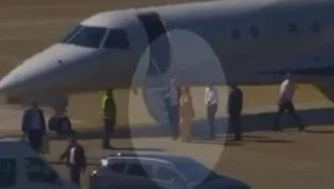 Vídeo que mostra Alexandre de Moraes e a esposa desembarcando de jatinho ligado a Vorcaro é vazado; assista