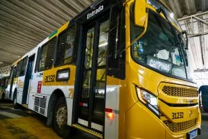 Novos ônibus de Salvador conquistam passageiros pelo conforto e climatização: “Deixa a viagem bem melhor”