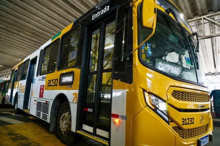 Novos ônibus de Salvador conquistam passageiros pelo conforto e climatização: “Deixa a viagem bem melhor”