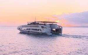 Fila extensa no Ferry Boat chama atenção e congestiona acesso ao Terminal São Joaquim