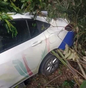 Acidente com carro da prefeitura levanta suspeita de uso particular na Ilha de Itaparica