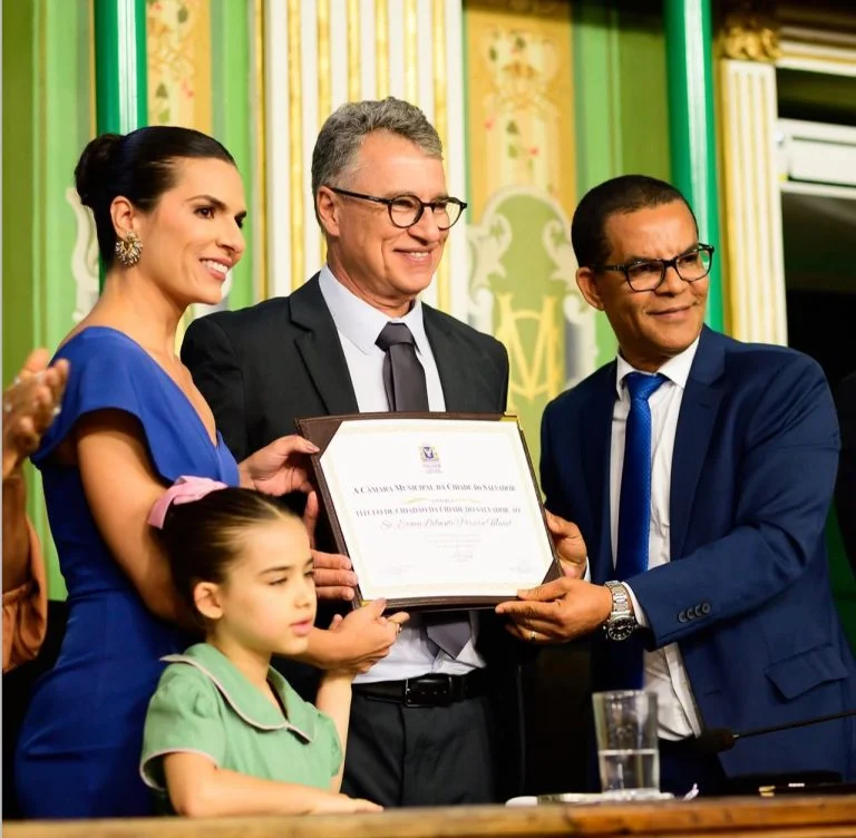 Nome forte do governo, Eracy Lafuente recebe título de cidadão soteropolitano e medalha Tomé de Souza