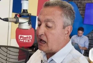 Na Piatã FM, Rui Costa volta a falar sobre o Credcesta e dispara: “Quem criou o Master foi a familia Bolsonaro”