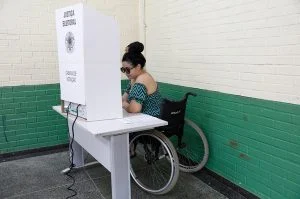 “Seu Voto Importa”: TRE BA oferece transporte gratuito para eleitores com deficiência