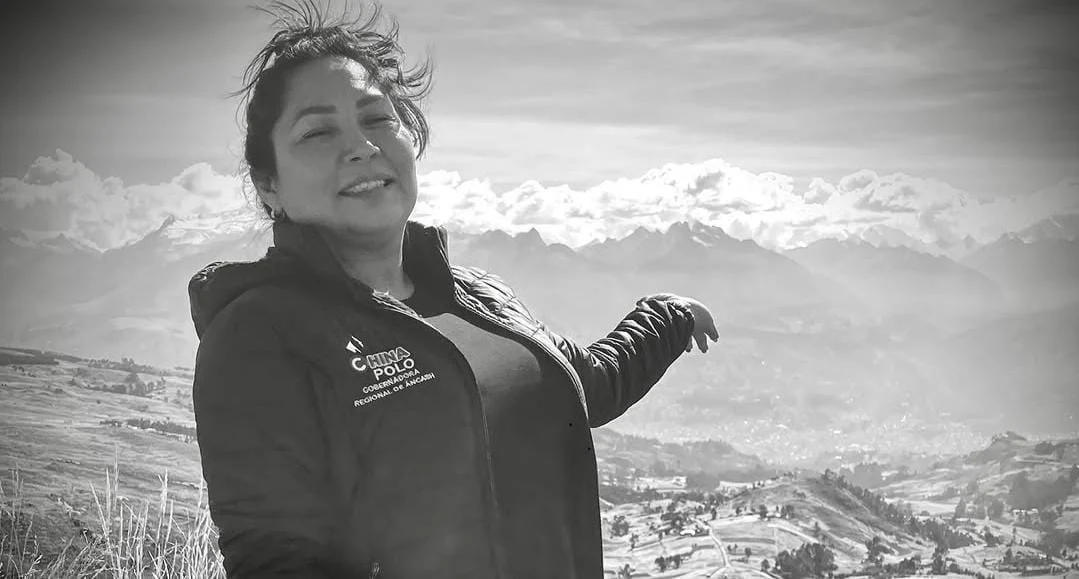 Jornalista e candidata é morta a tiros durante evento de campanha no Peru e causa pânico no local; veja momento