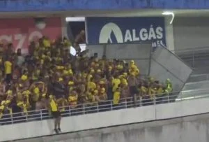Jogo do CRB x Sport termina em confusão generalizada por torcedores após derrota do time pernambucano e imagens chamam atençã