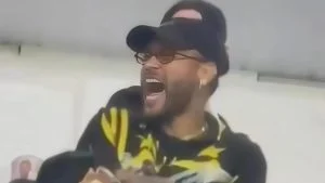 Neymar discute com torcedor do Atlético Mineiro e leitura labial revela afirmação polêmica: “Jogo melhor que seu time”