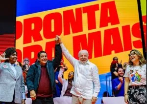 Zeca Pagodinho revela apoio a candidato a presidência e cita família e amigos: “Todo mundo é Lula”