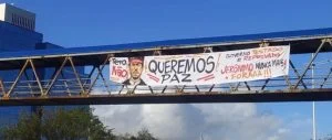 Bandeira com frases contra Jerônimo Rodrigues é colocada na Avenida Paralela em semana decisiva das eleições: “Governo testad
