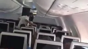 Piloto tenta derrubar avião com 150 passageiros e causa pânico entre os tripulantes; saiba detalhes
