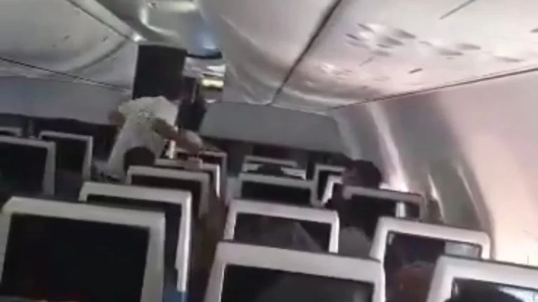 Piloto tenta derrubar avião com 150 passageiros e causa pânico entre os tripulantes; saiba detalhes