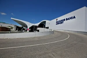 Drone sobrevoa região do aeroporto de Salvador e impede pousos e decolagens