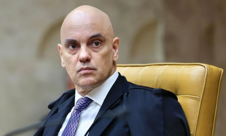Alexandre de Moraes deixa São Paulo em avião da Força Aérea Brasileira após casamento do filho